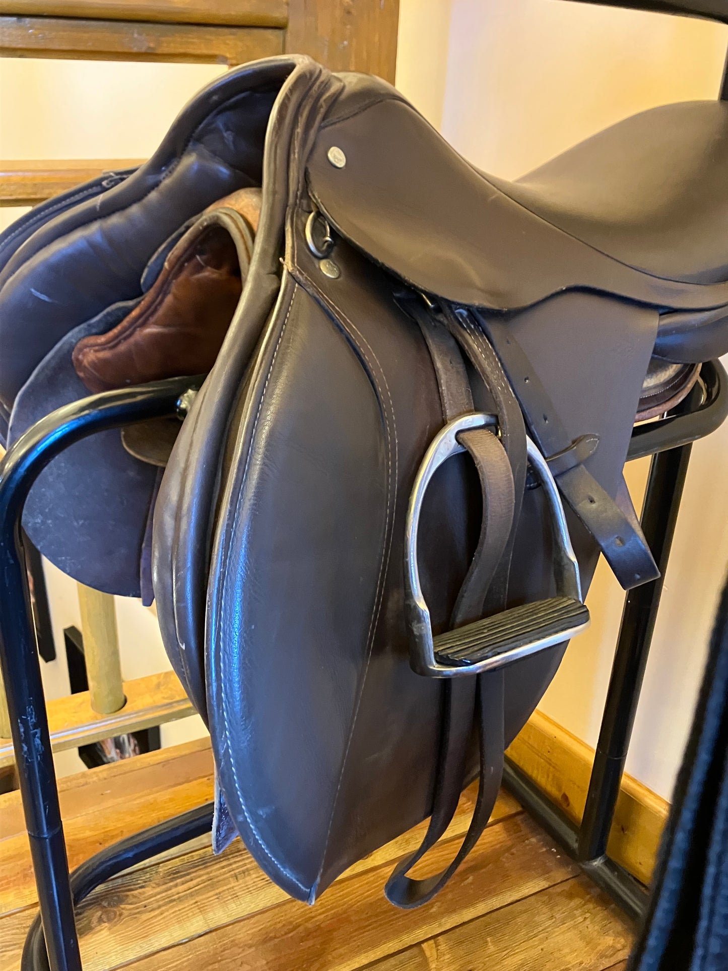 Lovatt & Ricketts 16.5" Brown English Saddle – Pre-Owned