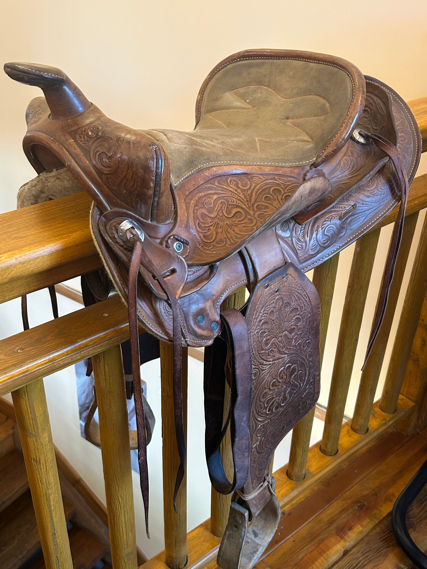 15" Western Rawhide St. Boniface 6 Man Western Saddle – Pre-Owned