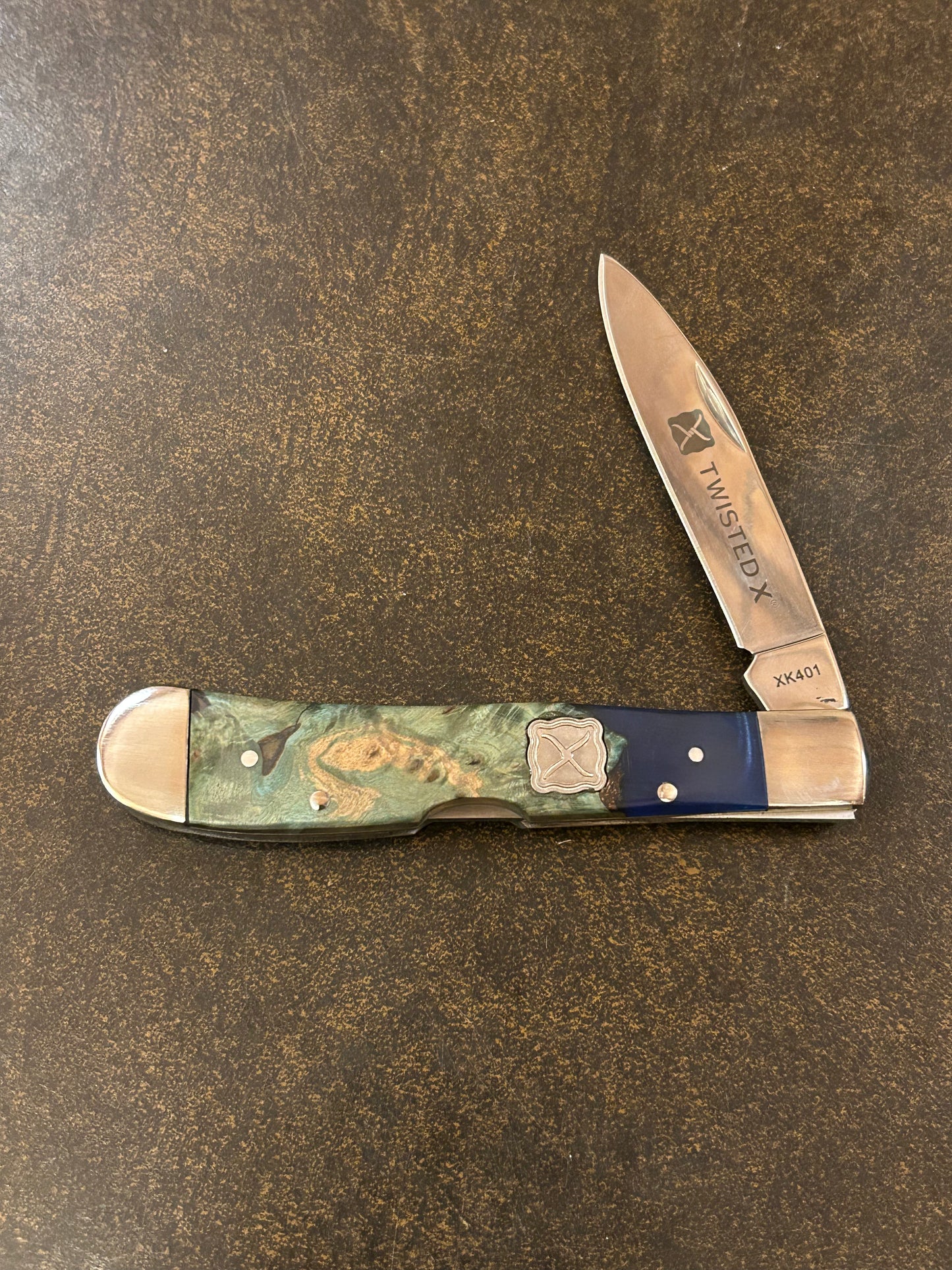 Twisted X Knives