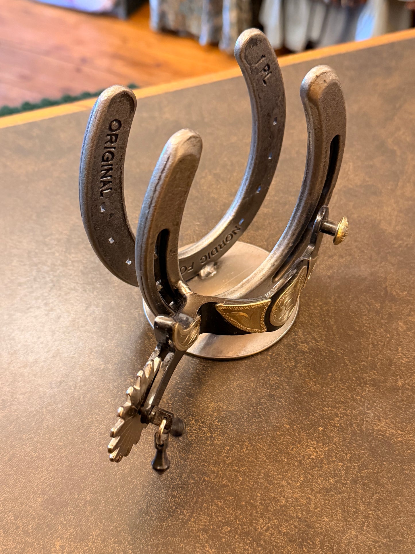 Horseshoe Spur Organizer