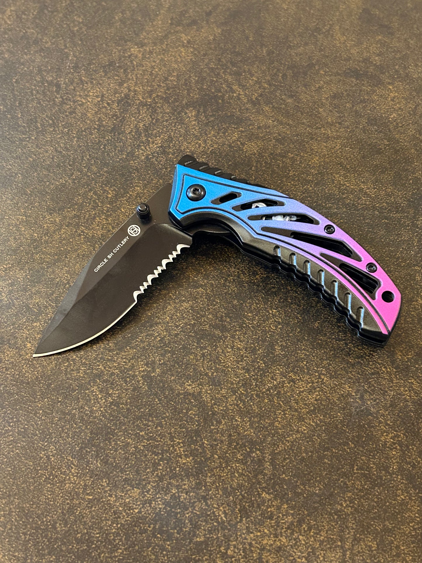 Circle SH Knives