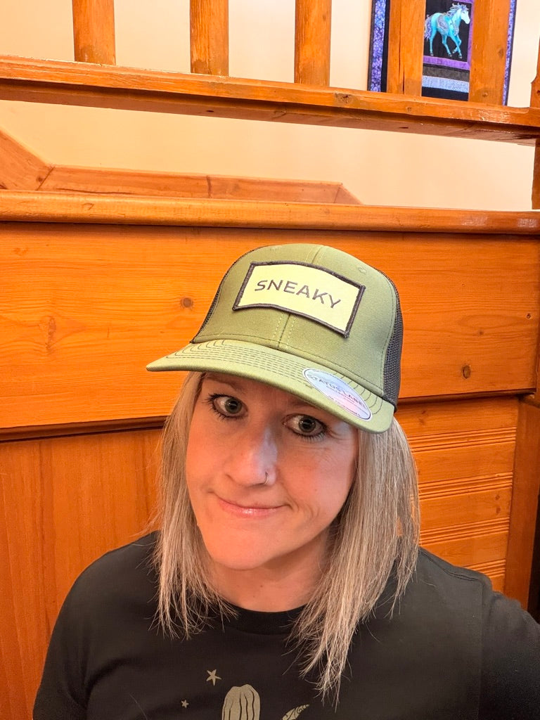 SNEAKY Hat – Status Label Collection
